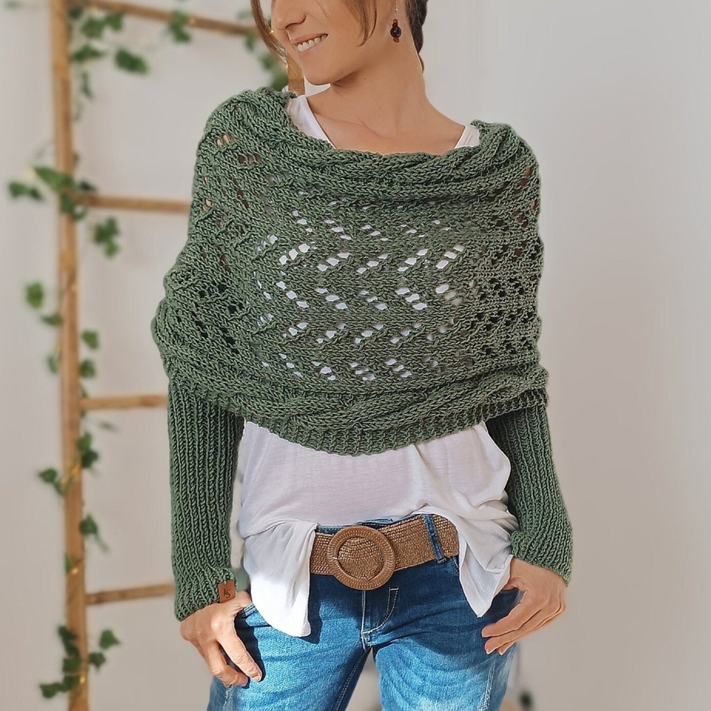 WW | Versatile Shawl with Sleeves and Braided Pattern