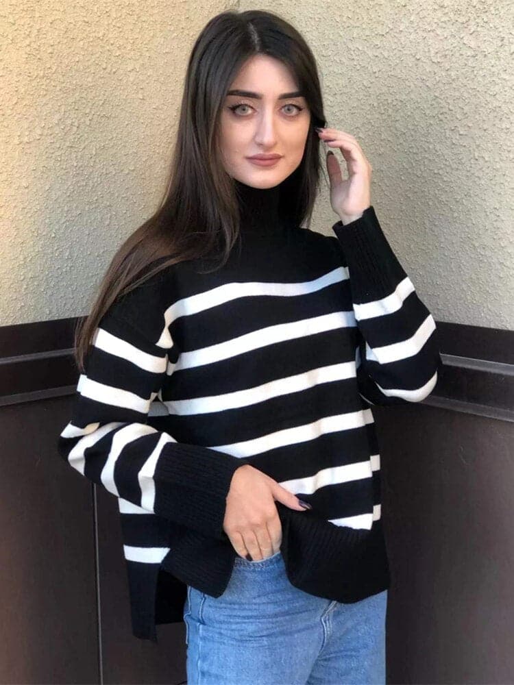 WW | Strickpullover - Oversized Fit - Hoher Kragen - Weiche gestrickte Streifen