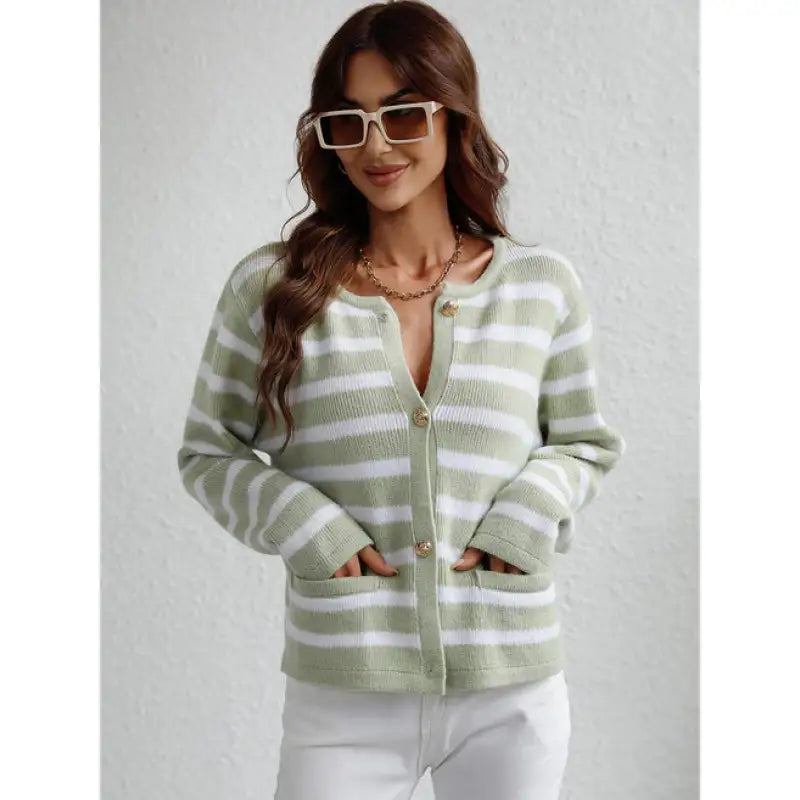 WW | Cosy chunky knit sweater with button placket and side pockets