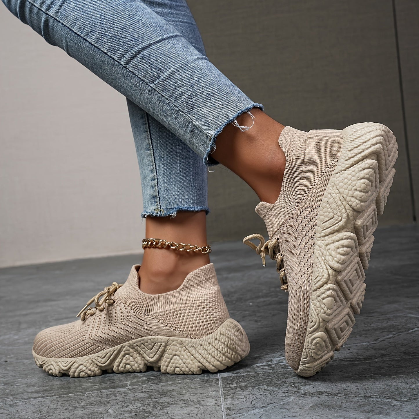 WW | Breathable Low-Top Sneakers in Solid Color