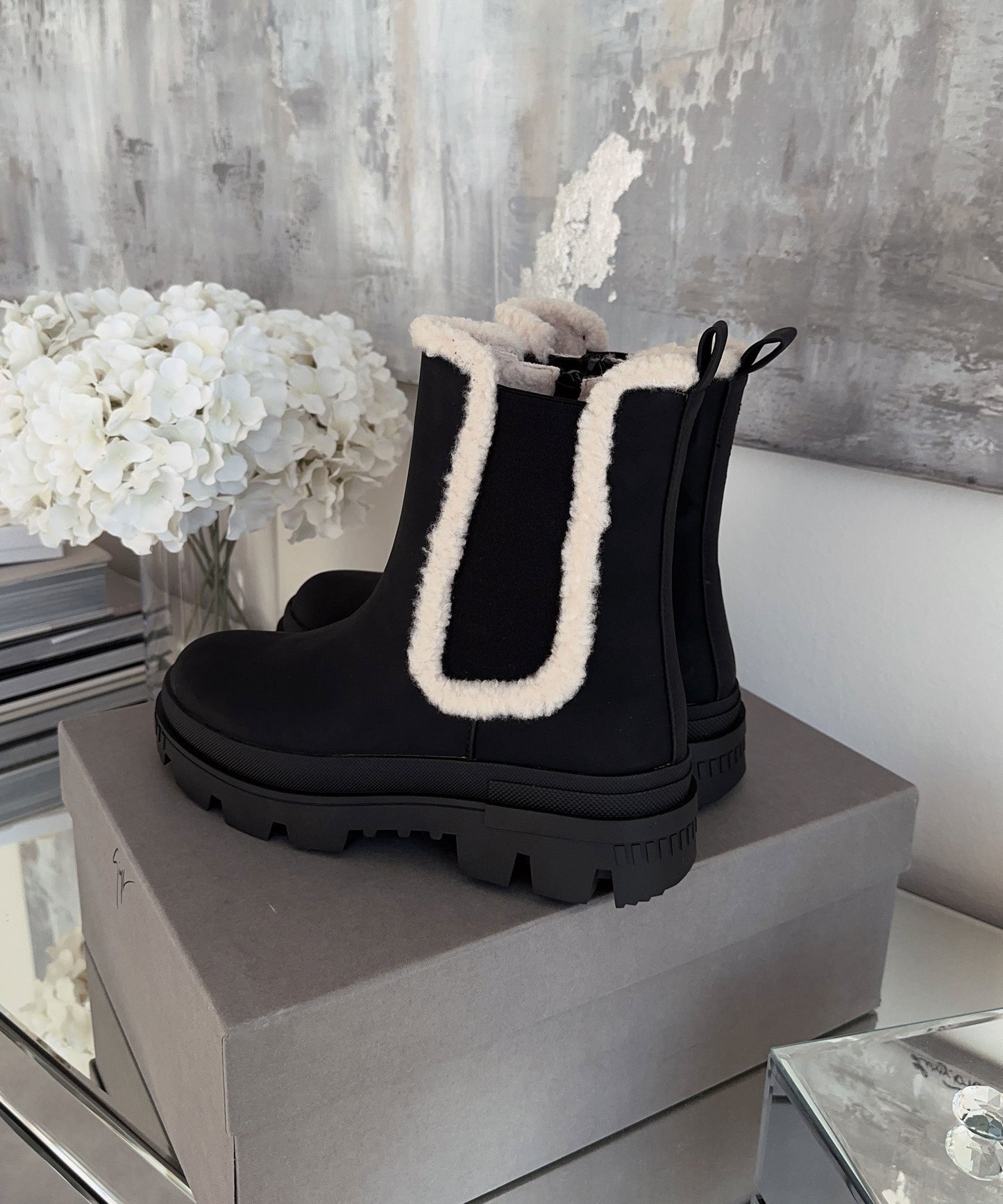 WW | Schicke schwarze Leder-Stiefeletten