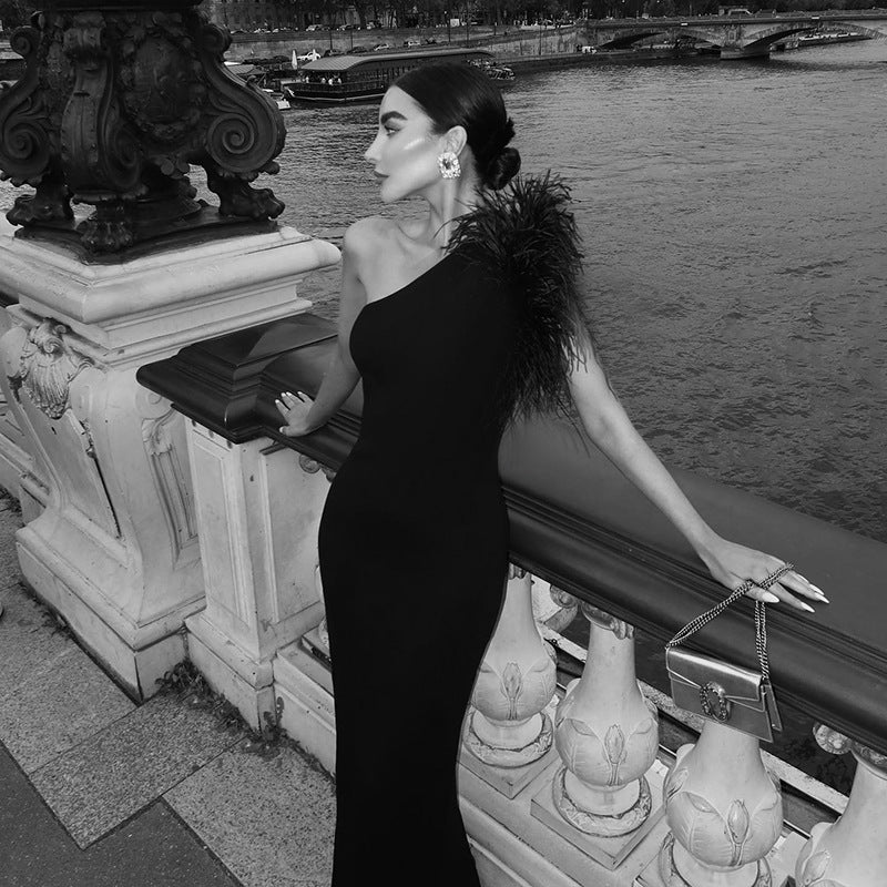 WW | Stilvolle Eleganz Off-shoulder Pelzkleid