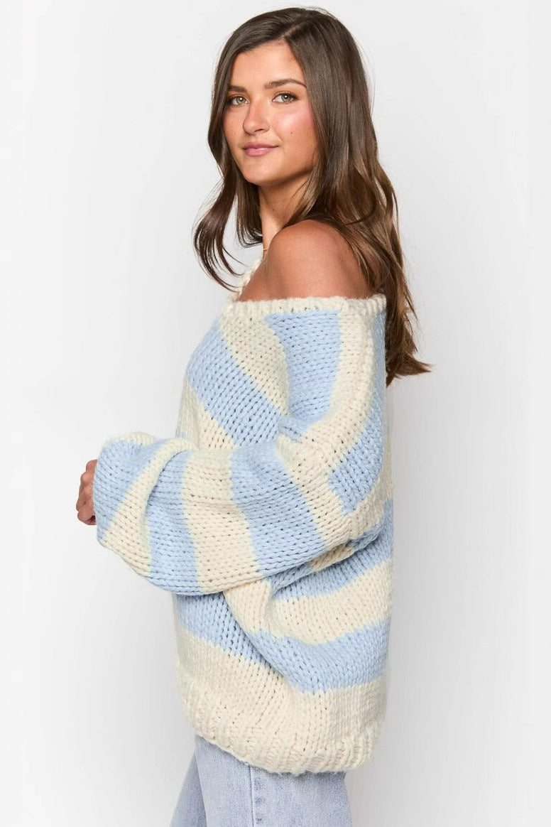 WW | Kuscheliger schulterfreier gestreifter Strickpullover für herbstliche Lagenlooks