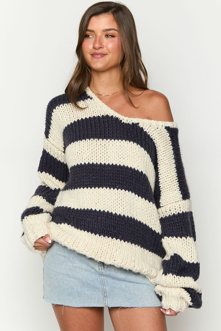 WW | Kuscheliger schulterfreier gestreifter Strickpullover für herbstliche Lagenlooks