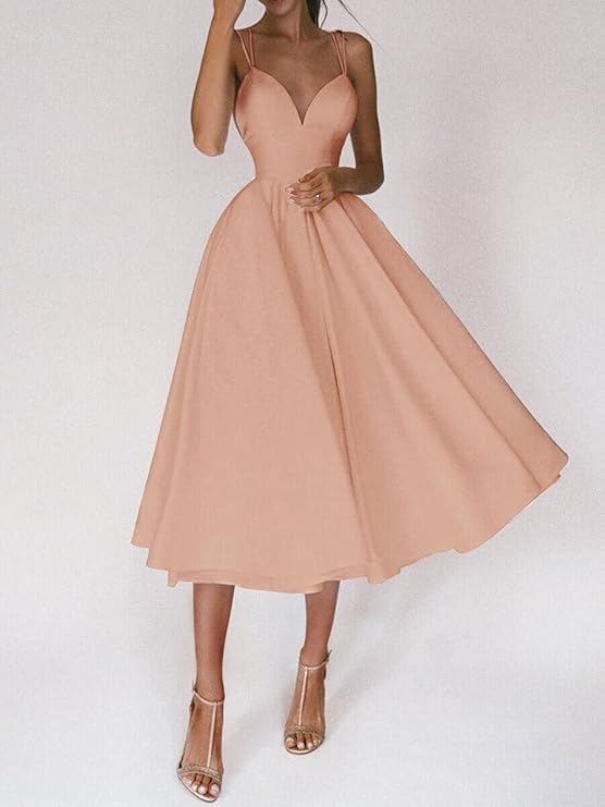 WW | Ein Leichtes Kleid mit Zarten Spaghettiträgern