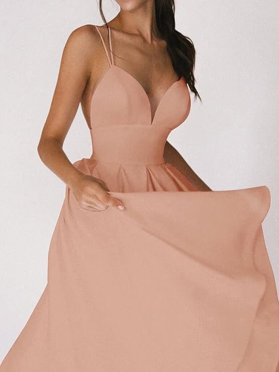 WW | Ein Leichtes Kleid mit Zarten Spaghettiträgern