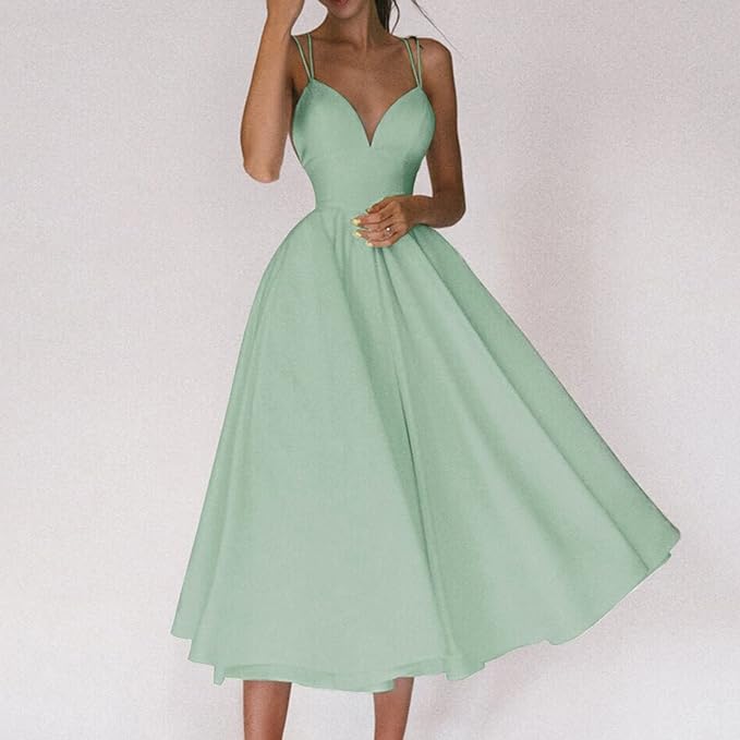 WW | Ein Leichtes Kleid mit Zarten Spaghettiträgern