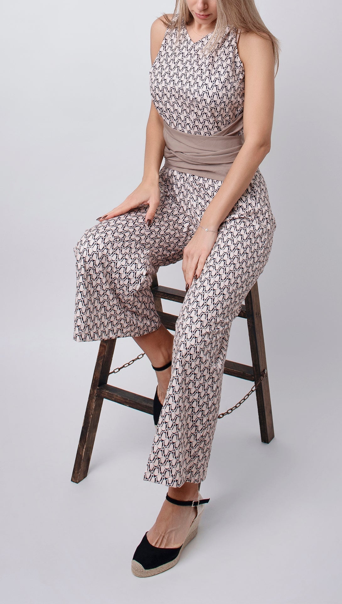 Eliana - Sleeveless Jumpsuit with Round Neck