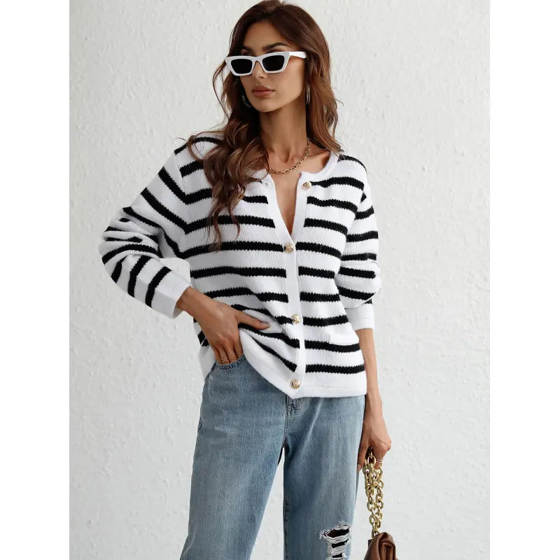 WW | Cosy chunky knit sweater with button placket and side pockets