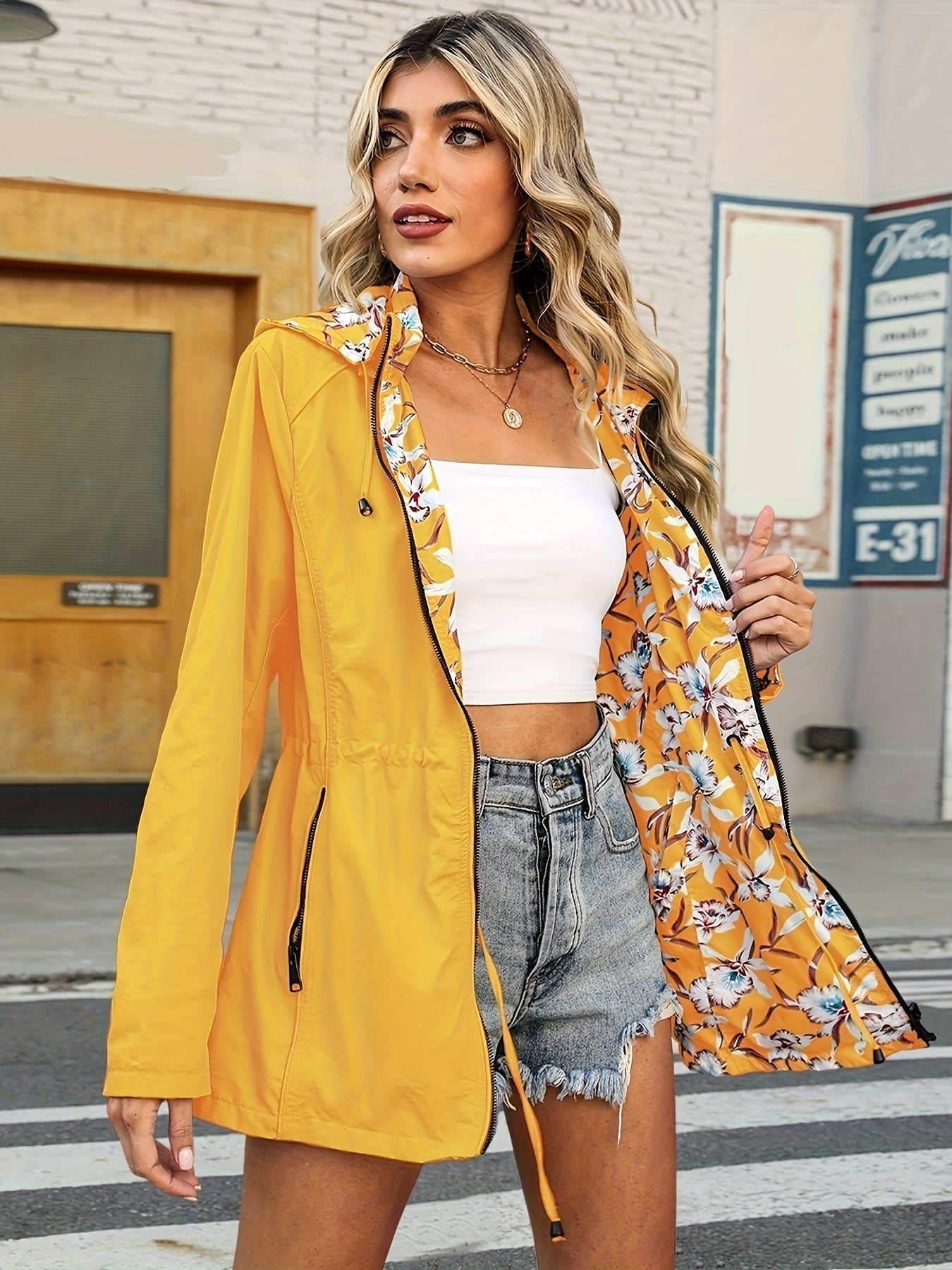 WW | Sommerjacke mit Kapuze und floralem Druck