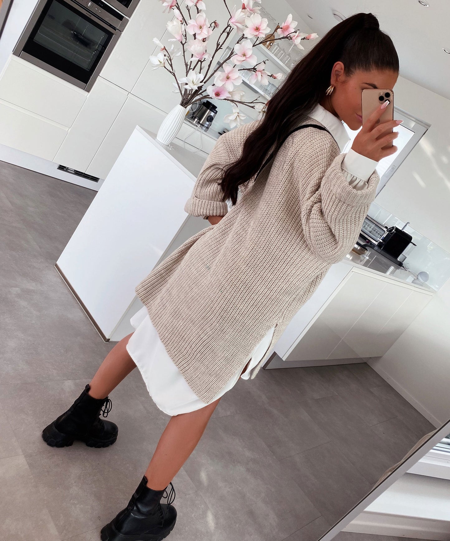 WW | Cozy oversized knit sweater in soft beige
