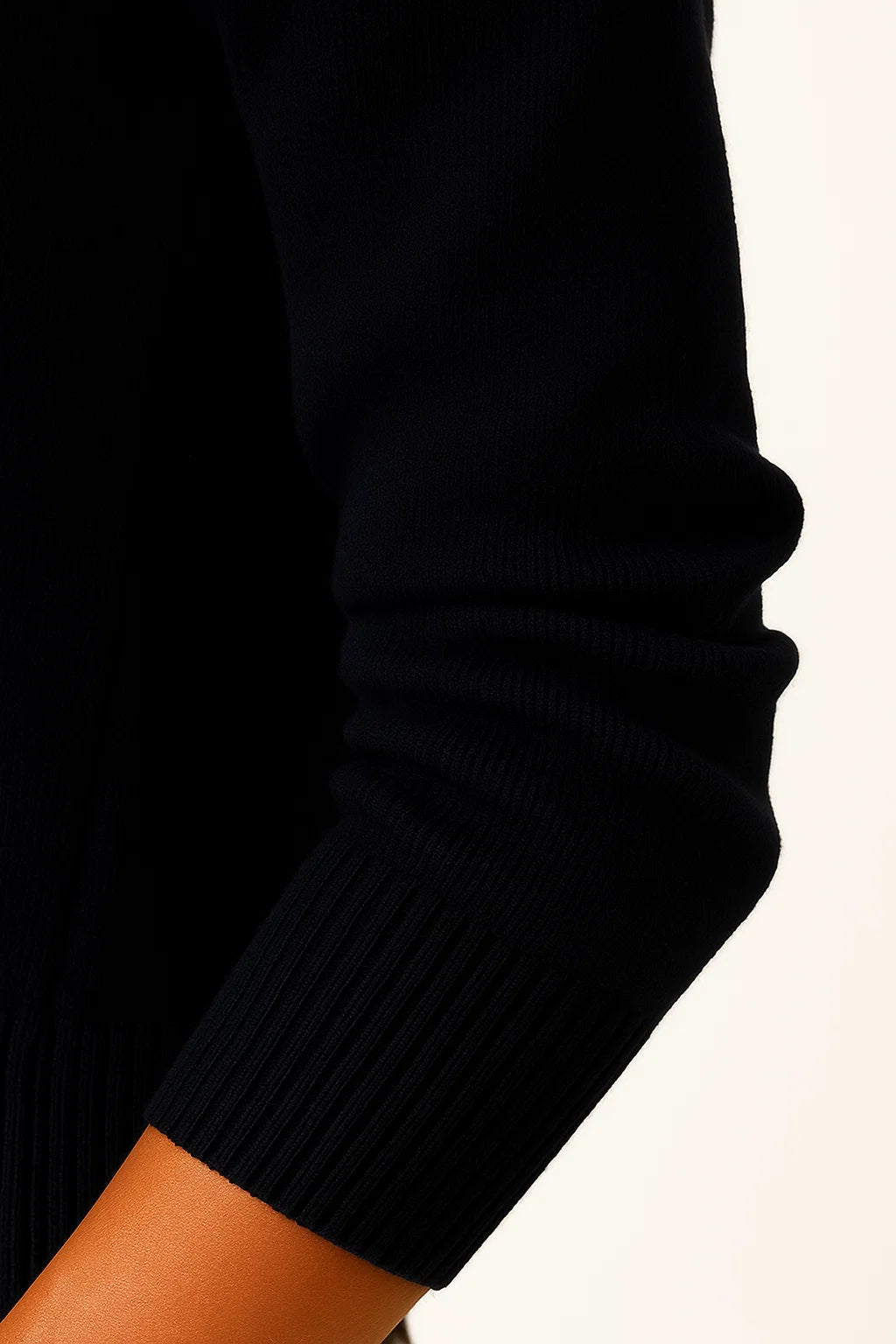 WW | Modern, comfortable cardigan with long sleeves