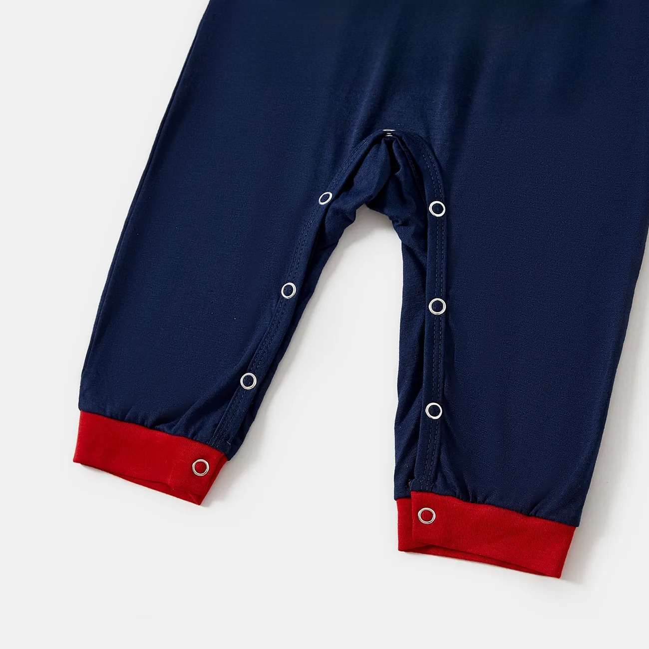 WW | Weihnachts-Familien-Geschenk-Pyjamas - Navy & Rot Plaid PJs Set mit "Christmas Crew Making Memories Together" und Santa Hat Musterprint