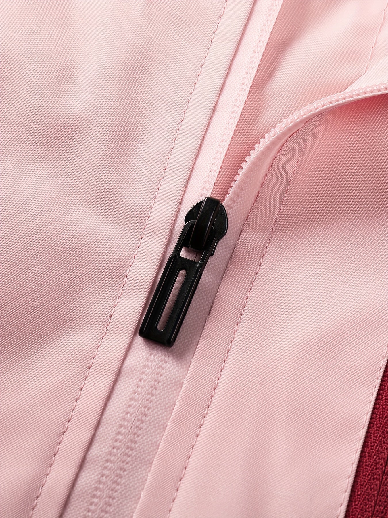 WW | Sportliche Damen Outdoorjacke mit Kapuze und Taschen mit Reißverschluss