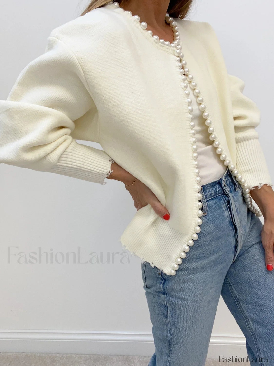 WW | Strickjacke mit Perlenverzierung und Fransensaum
