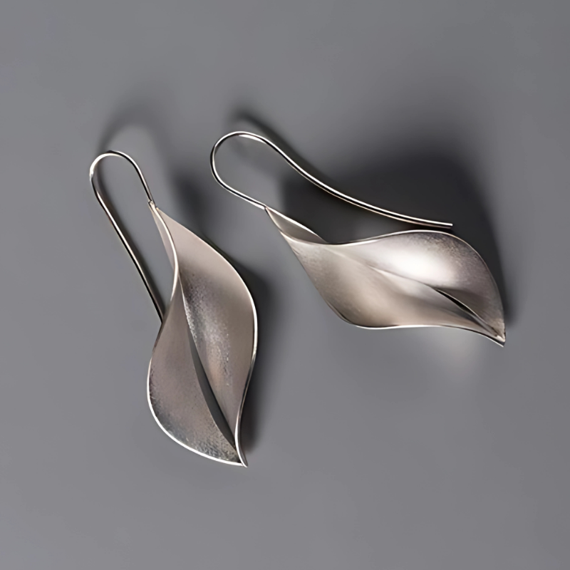 WW | Leaf-shaped Sterling Silver Vintage Earrings