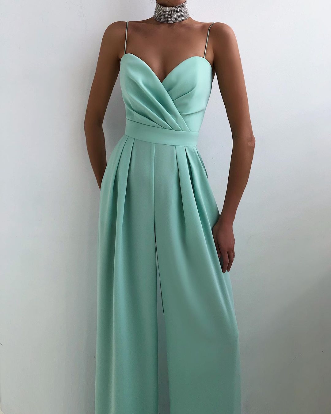 Rebecca – Straight-leg overall with a high waist and delicate straps