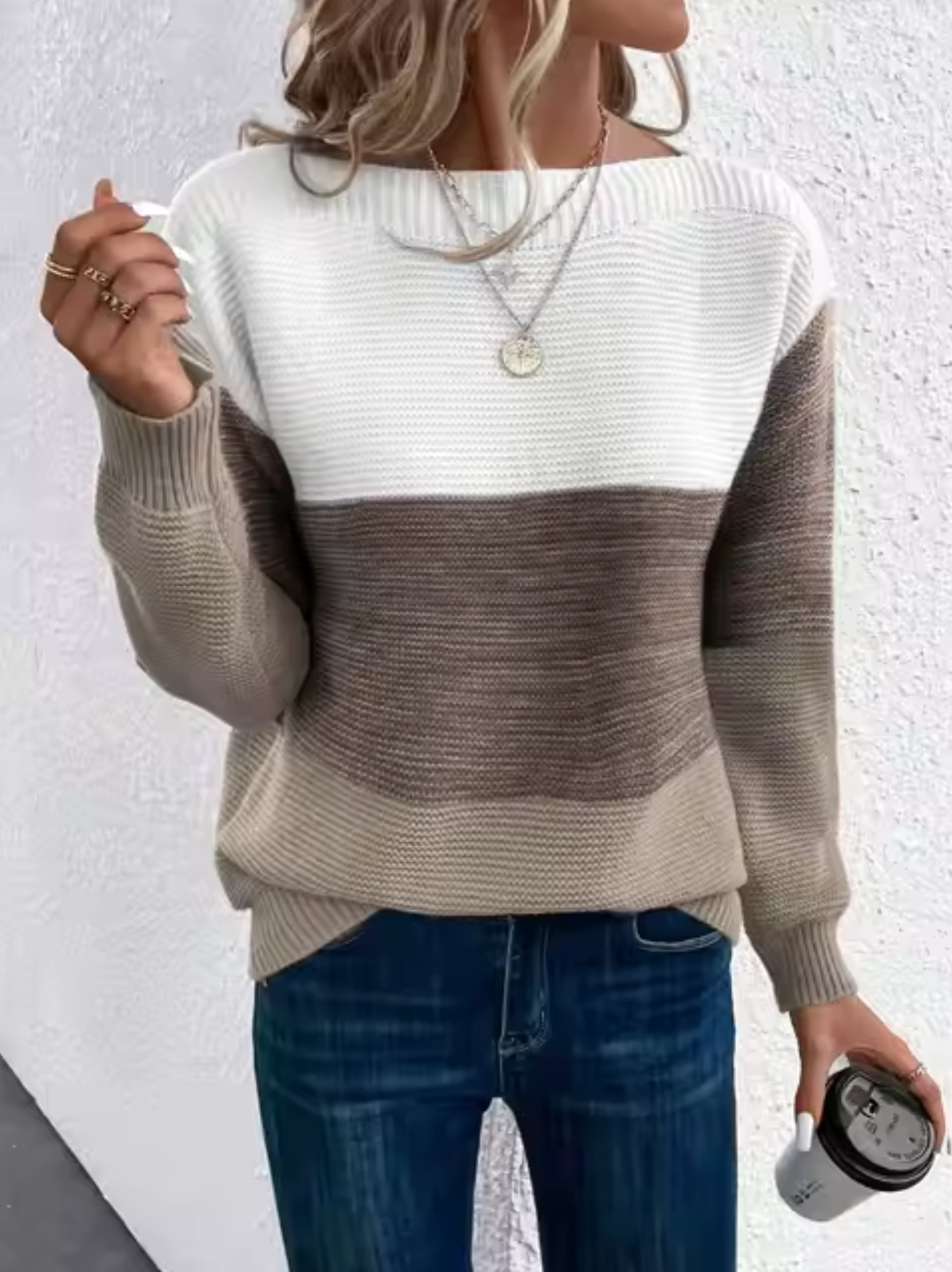 – Elegant three-tone pullover