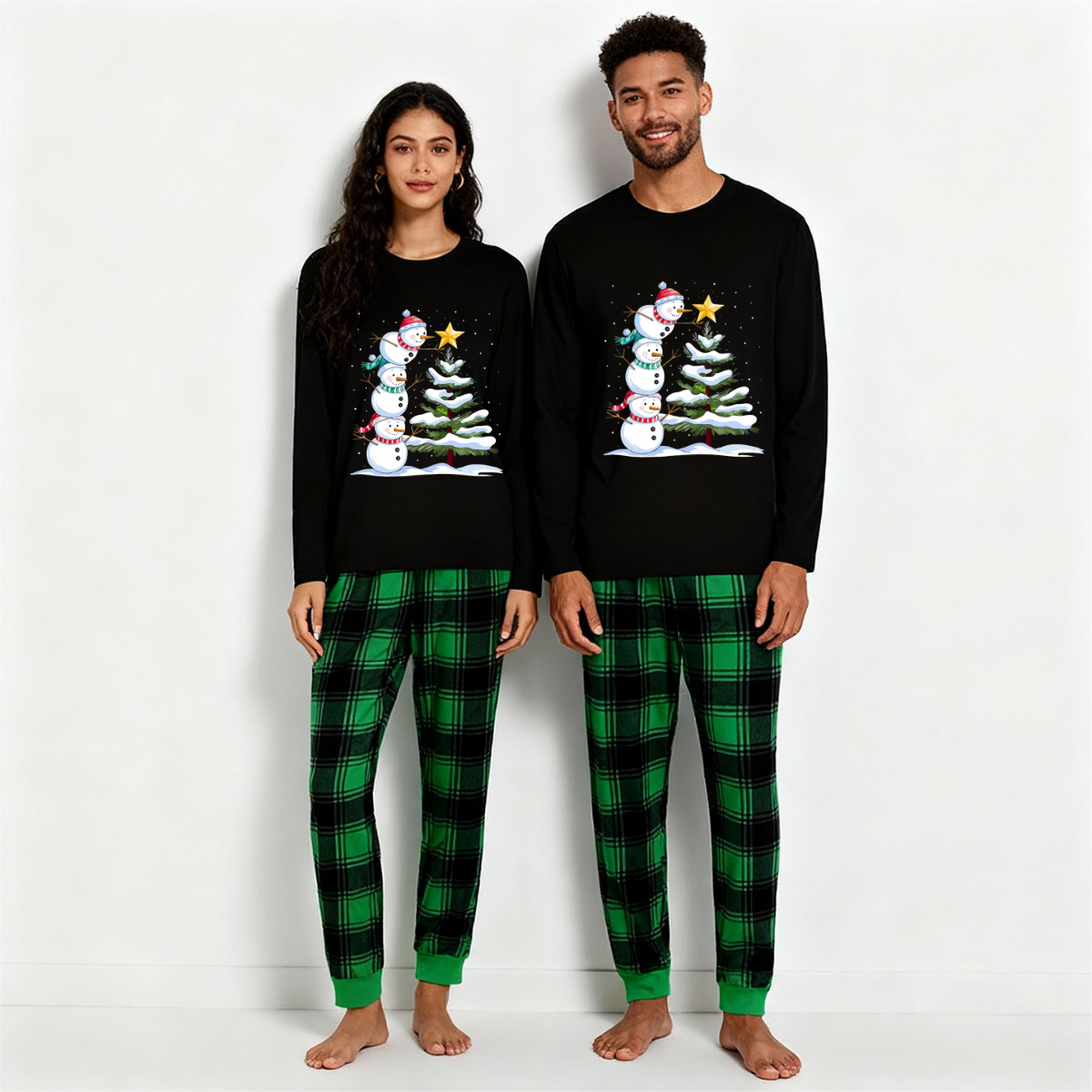 WW | Weihnachtsfamilien-Pyjama-Set - Schwarzes Oberteil und grüne Karo-Hose mit Schneemann-Comic-Druck