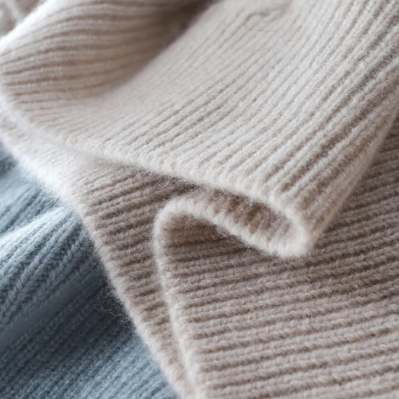 WW | Luxurious Plaid Cashmere Turtleneck