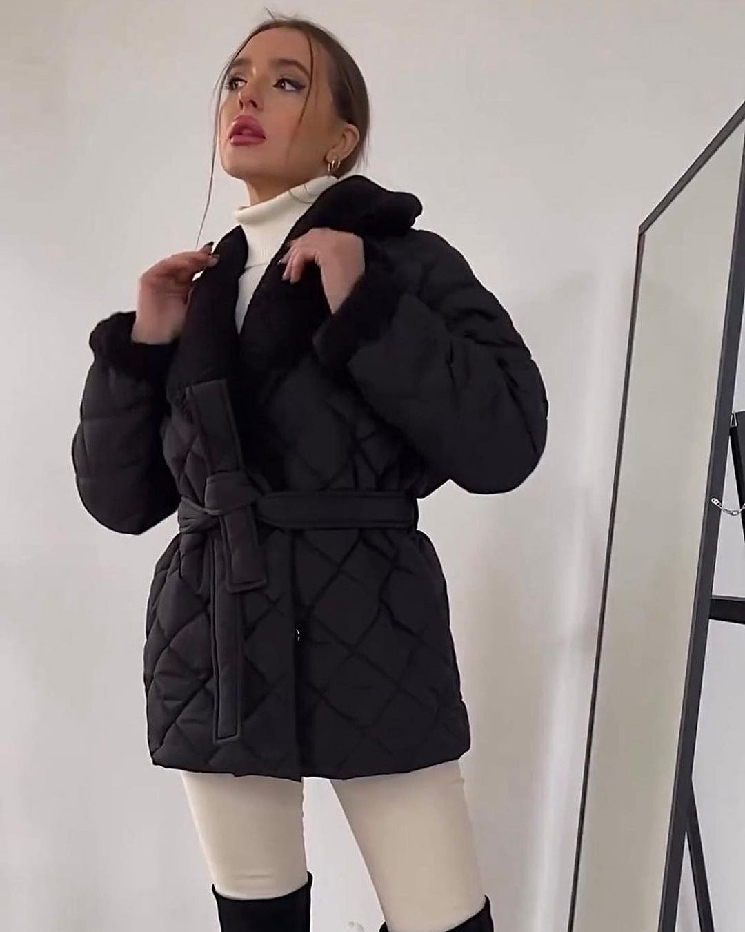WW | Damen Daunenjacke mit Reverskragen und Bindegürtel
