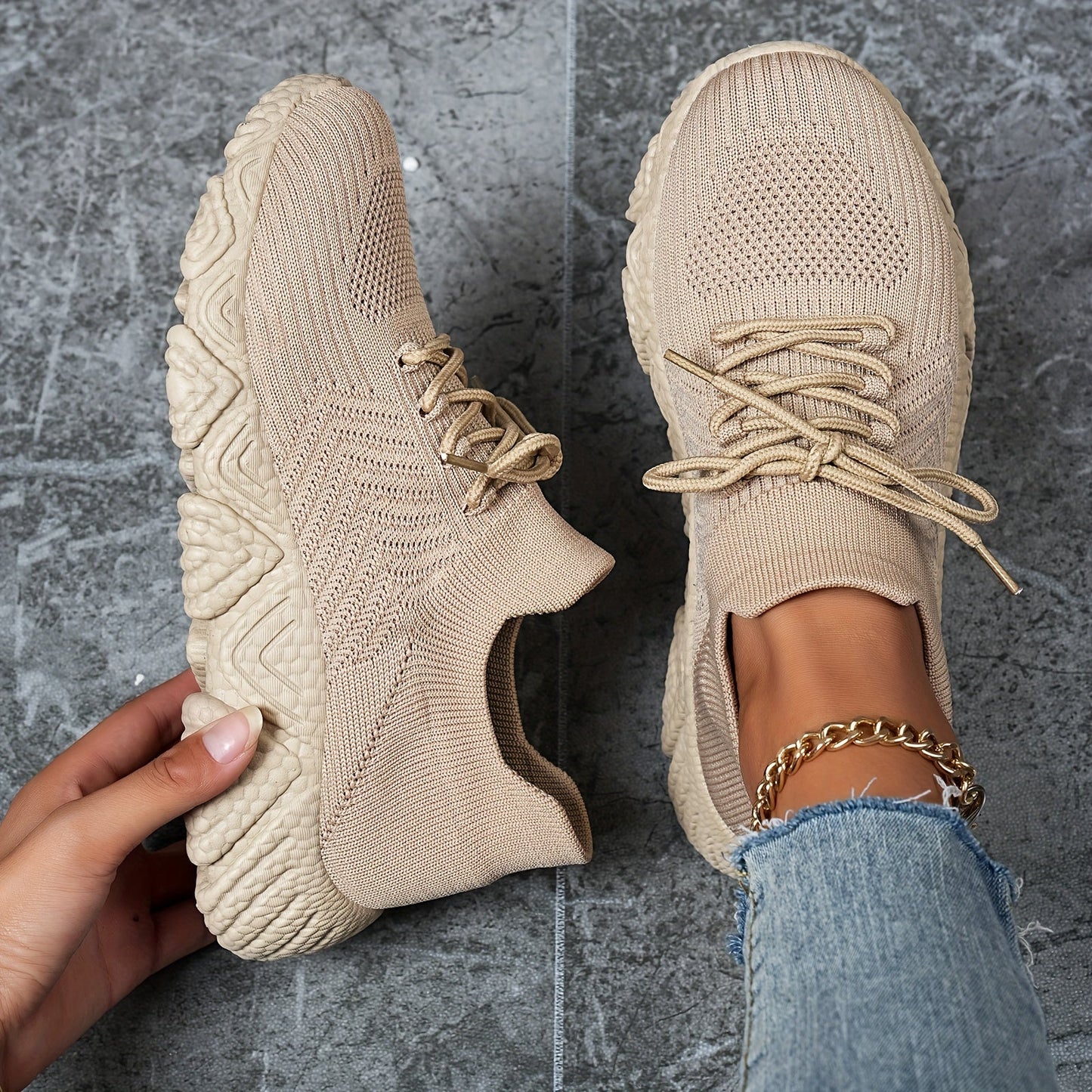WW | Breathable Low-Top Sneakers in Solid Color
