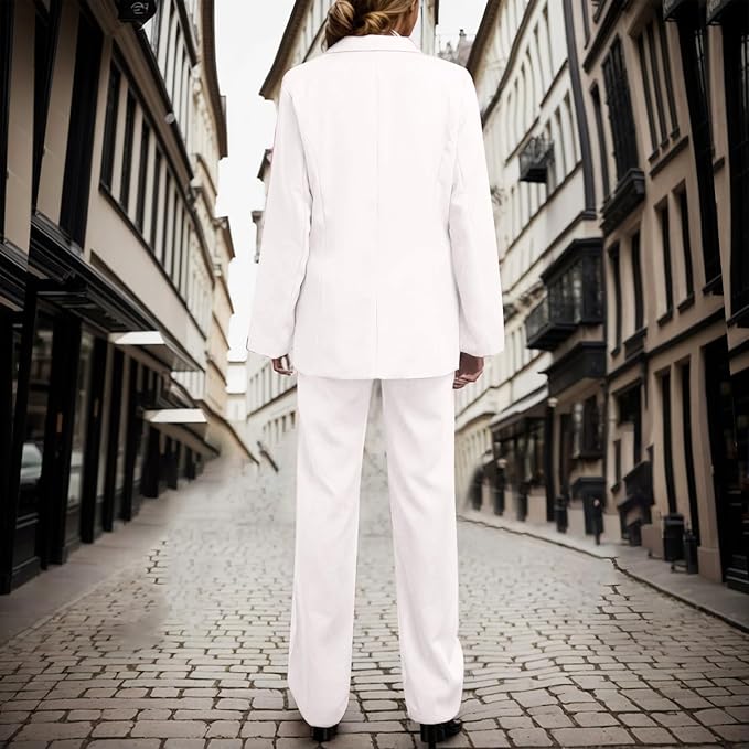 WW - Elegant ensemble consisting of a sophisticated blazer and chic trousers