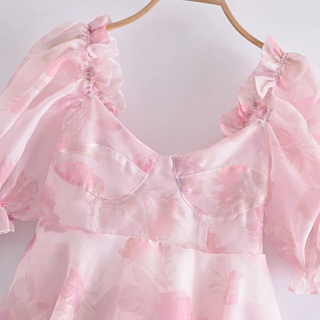 WW | Organza-Kleid mit Blumenmuster und Puffärmeln sowie Herzausschnitt