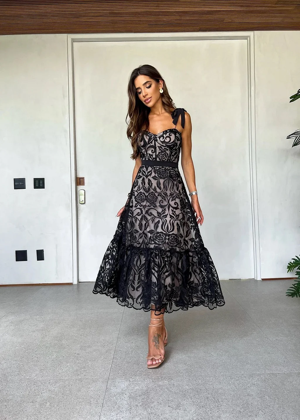 Alexandra - Patterned Black Sleeveless Midi Dress