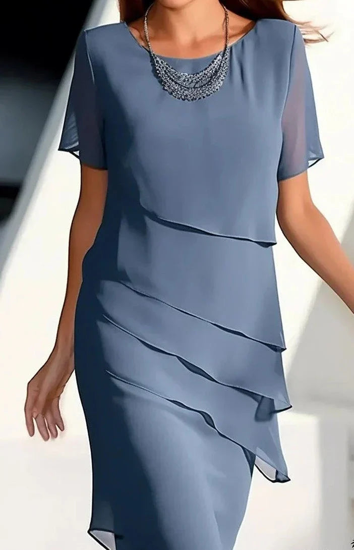 Karen - Elegant, soft short-sleeved dress with a round neckline and simple patch