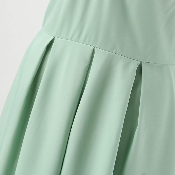 WW | Ein Leichtes Kleid mit Zarten Spaghettiträgern