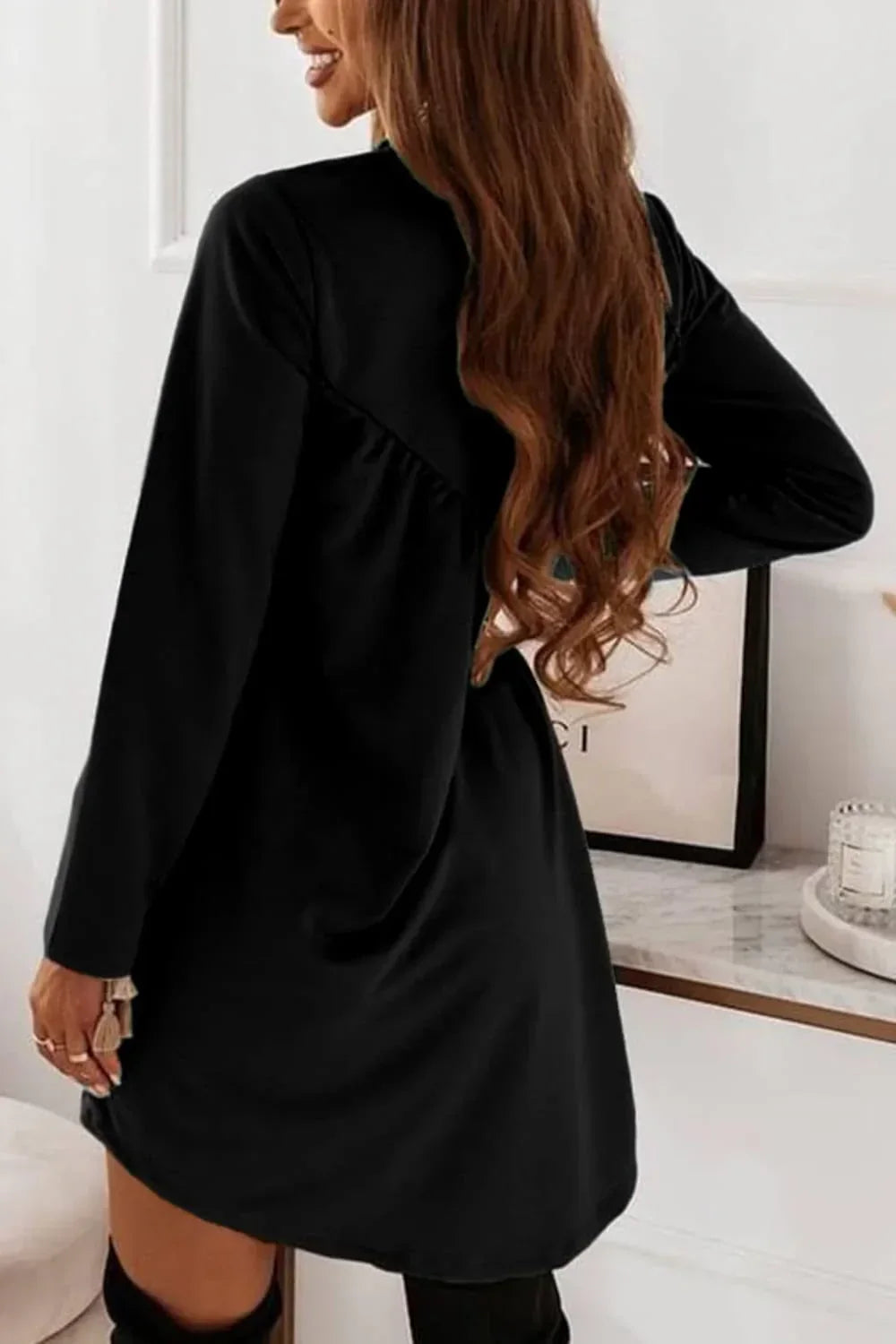 Carla - Long-sleeved crew-neck mini dress in solid color