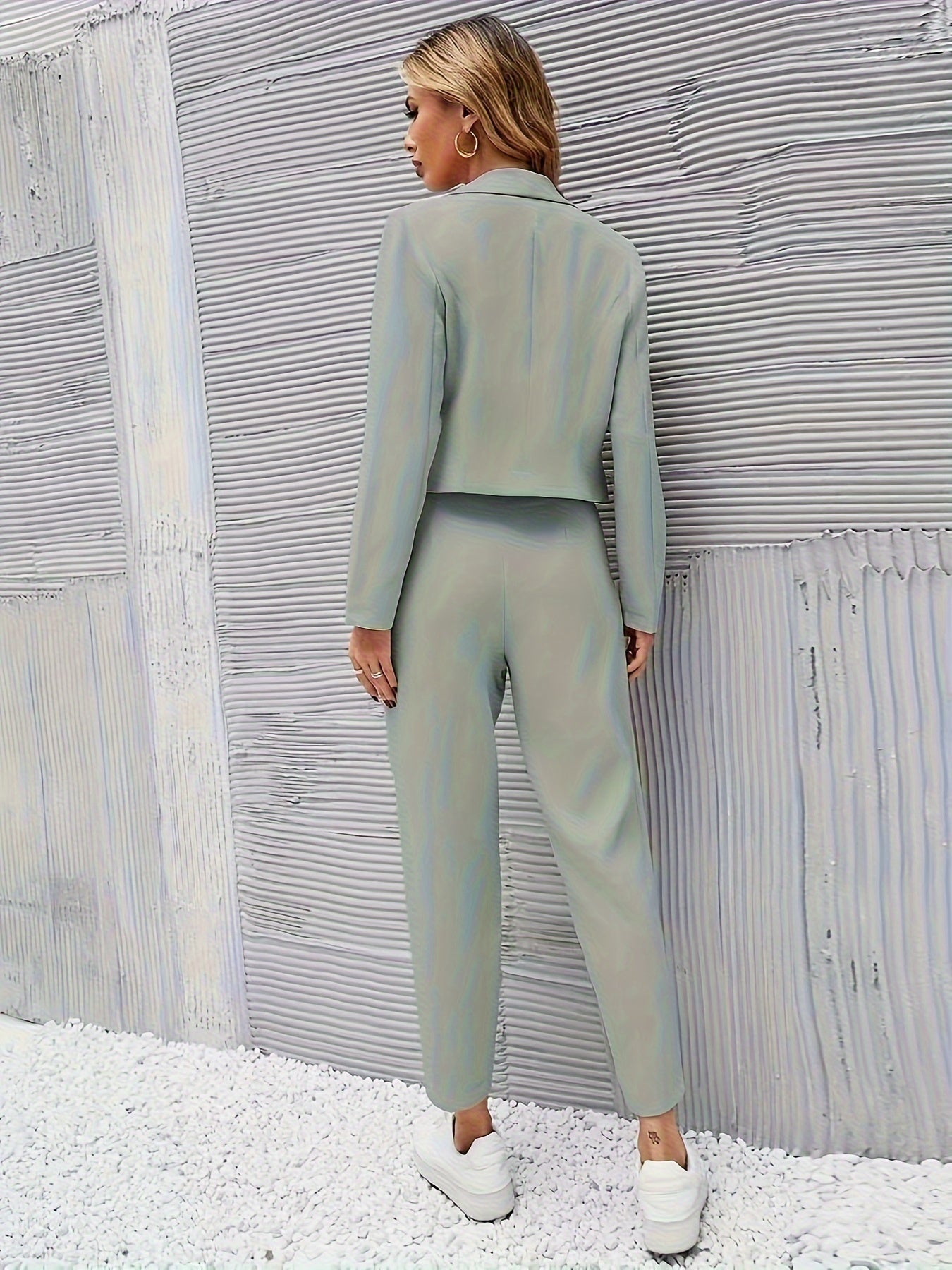 WW | Cropped Blazer & Carrot Pants Outfit Set for Women - Perfect for Casual Days