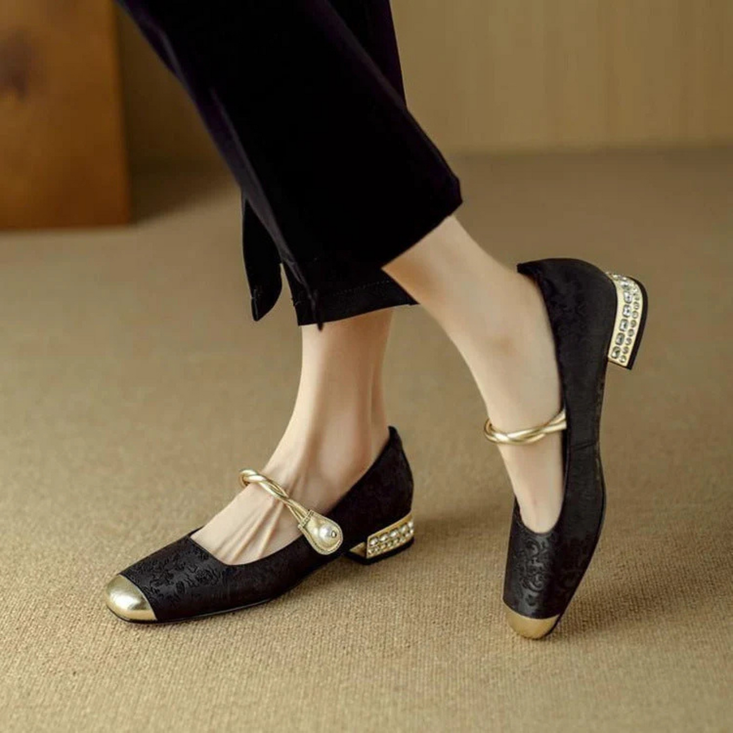 Elva Pumps with Pearl Detail - Black