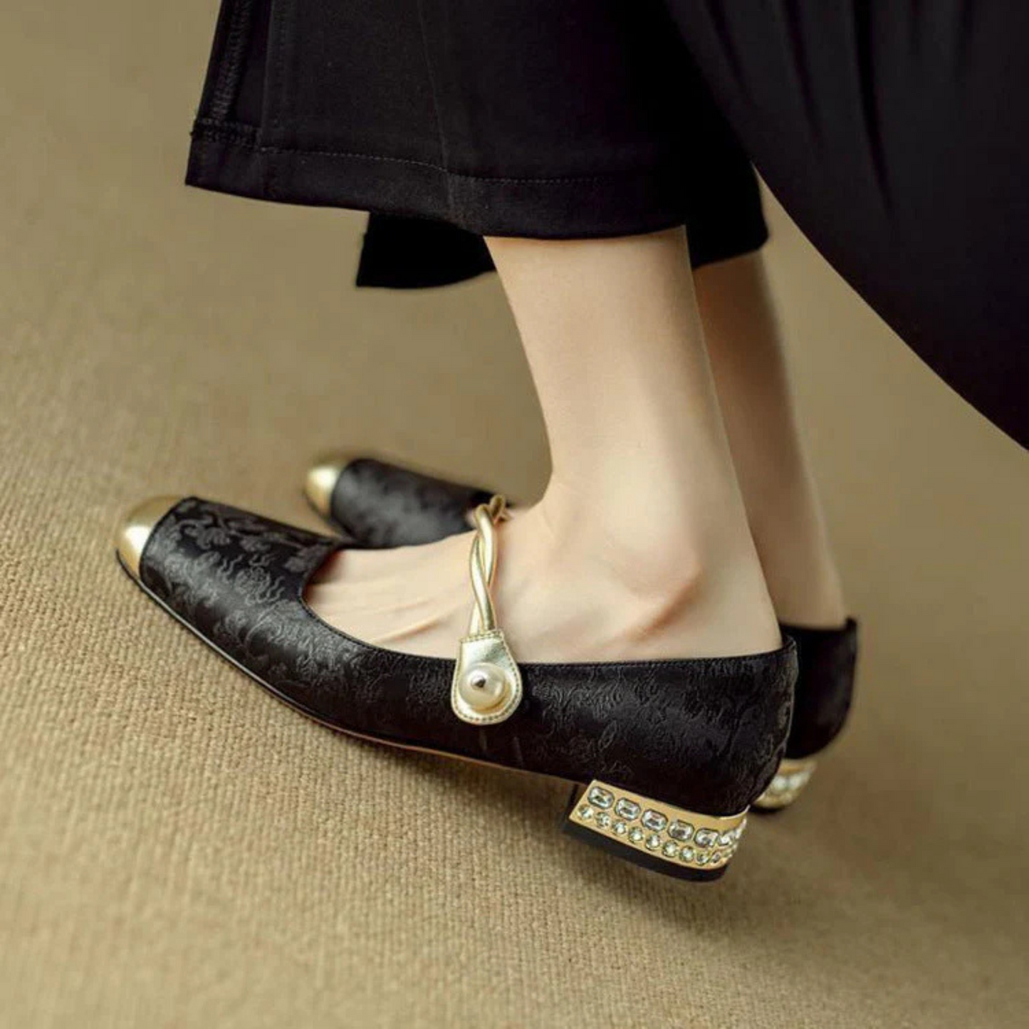 Elva Pumps with Pearl Detail - Black