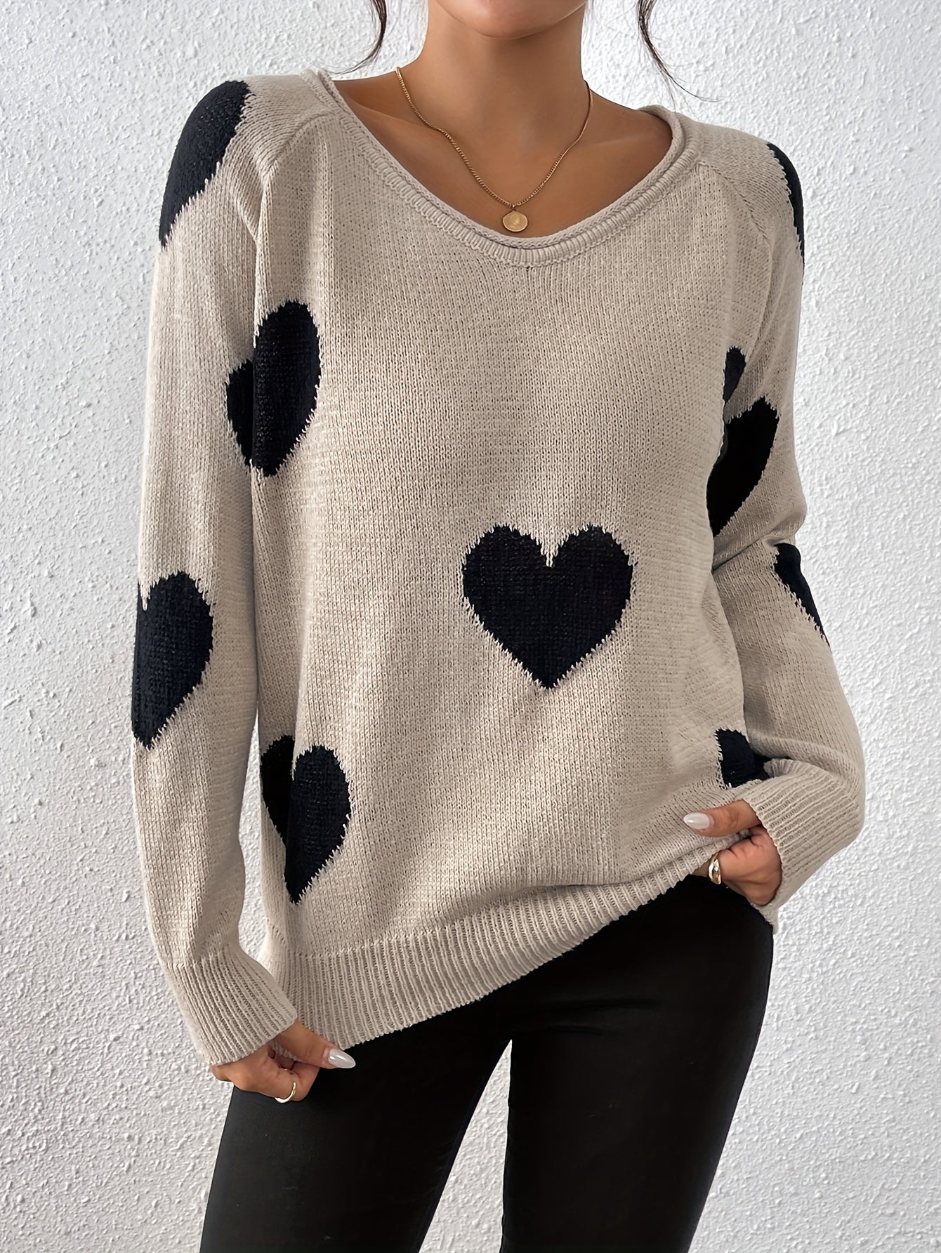 WW | Cozy sweater with a heart pattern for a romantic winter style