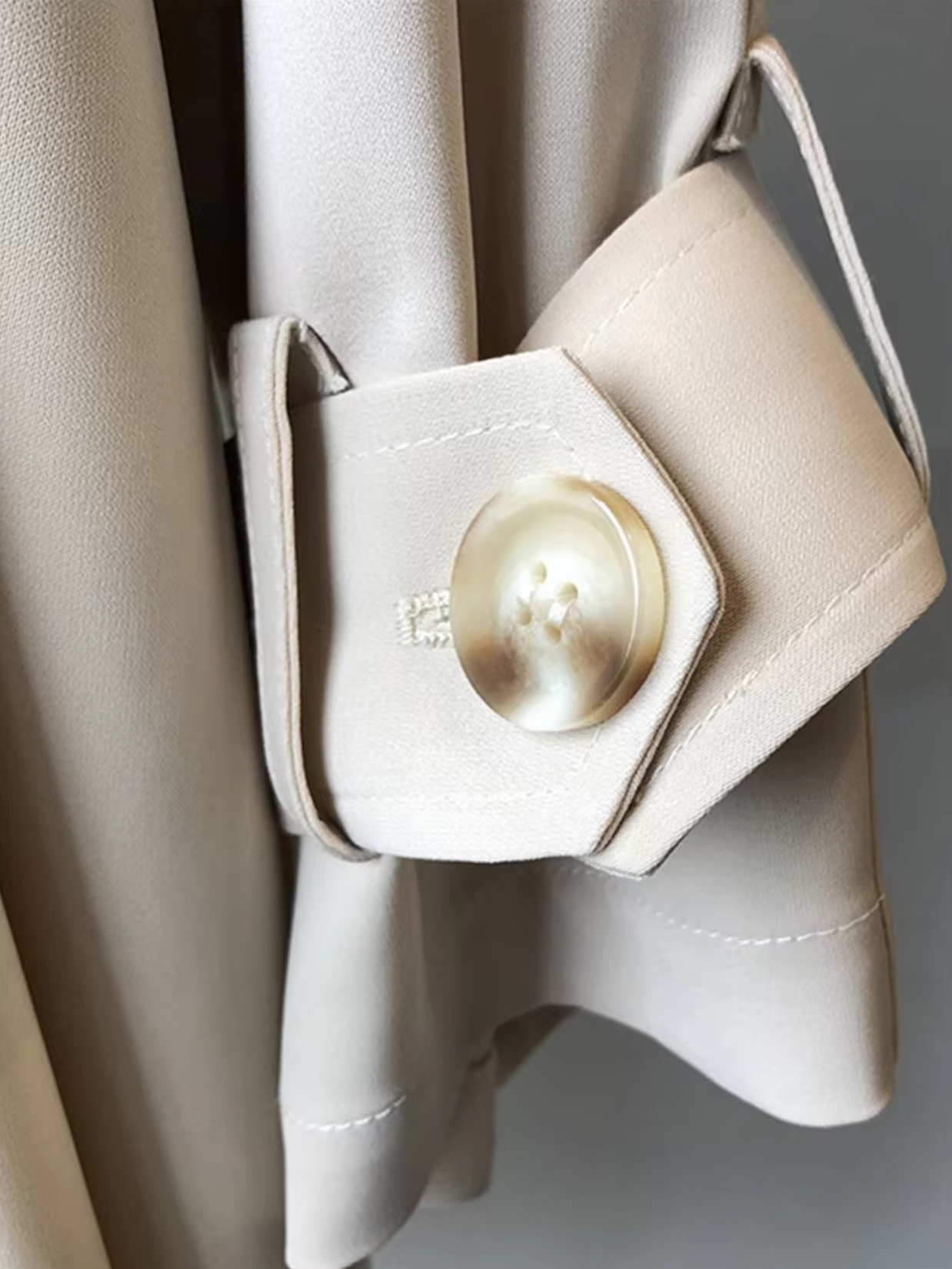 – Mittellanger Trenchcoat