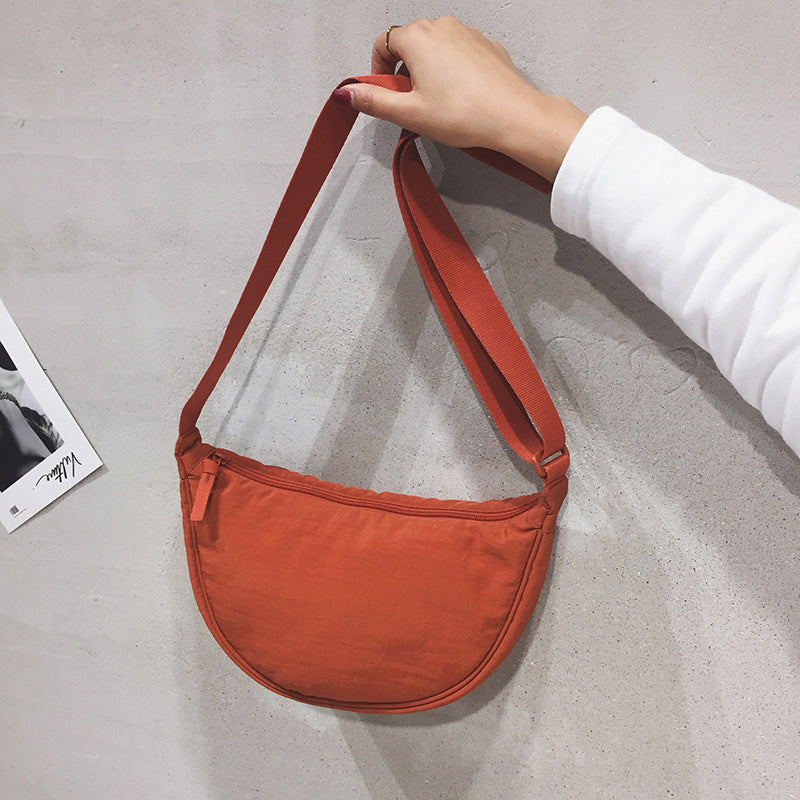 Halbmond-Crossbody-Tasche