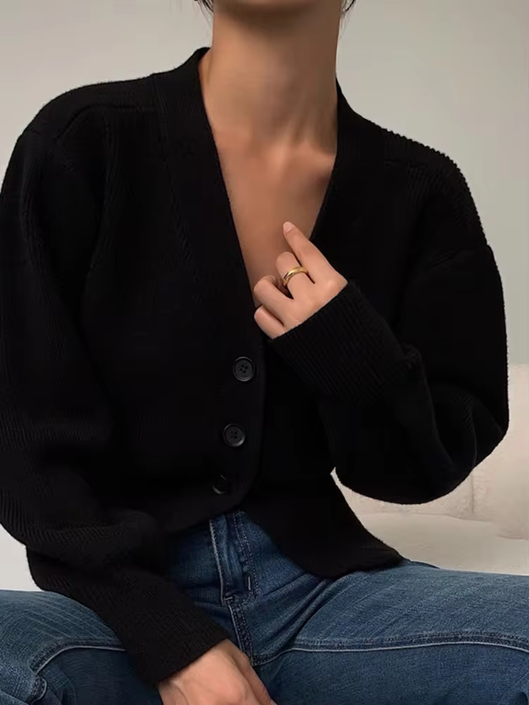 WW | Cozy knitted cardigan with V-neck and button placket