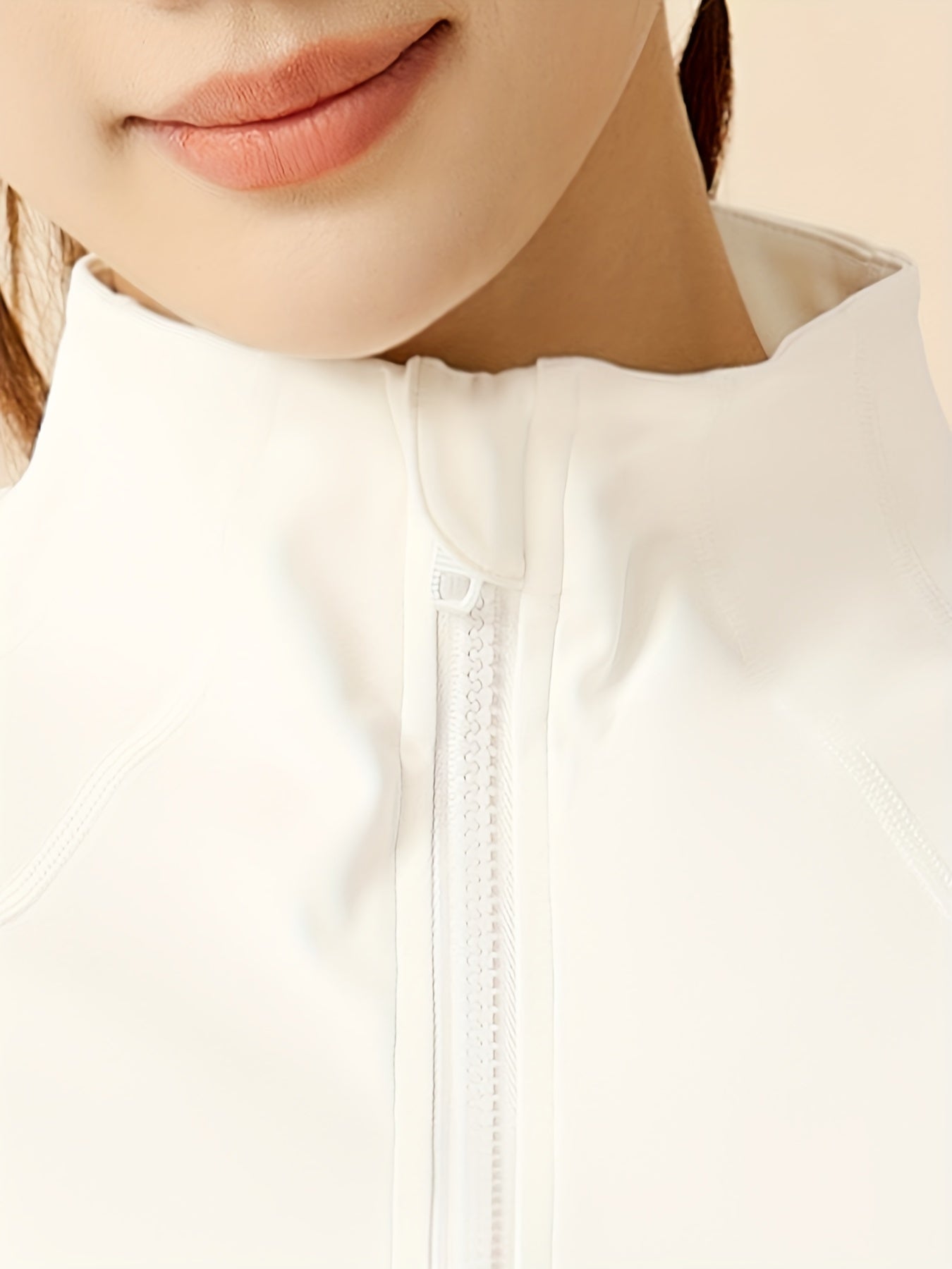 WW | Kurze Sportjacke Aus Atmungsaktivem Material mit Stehkragen