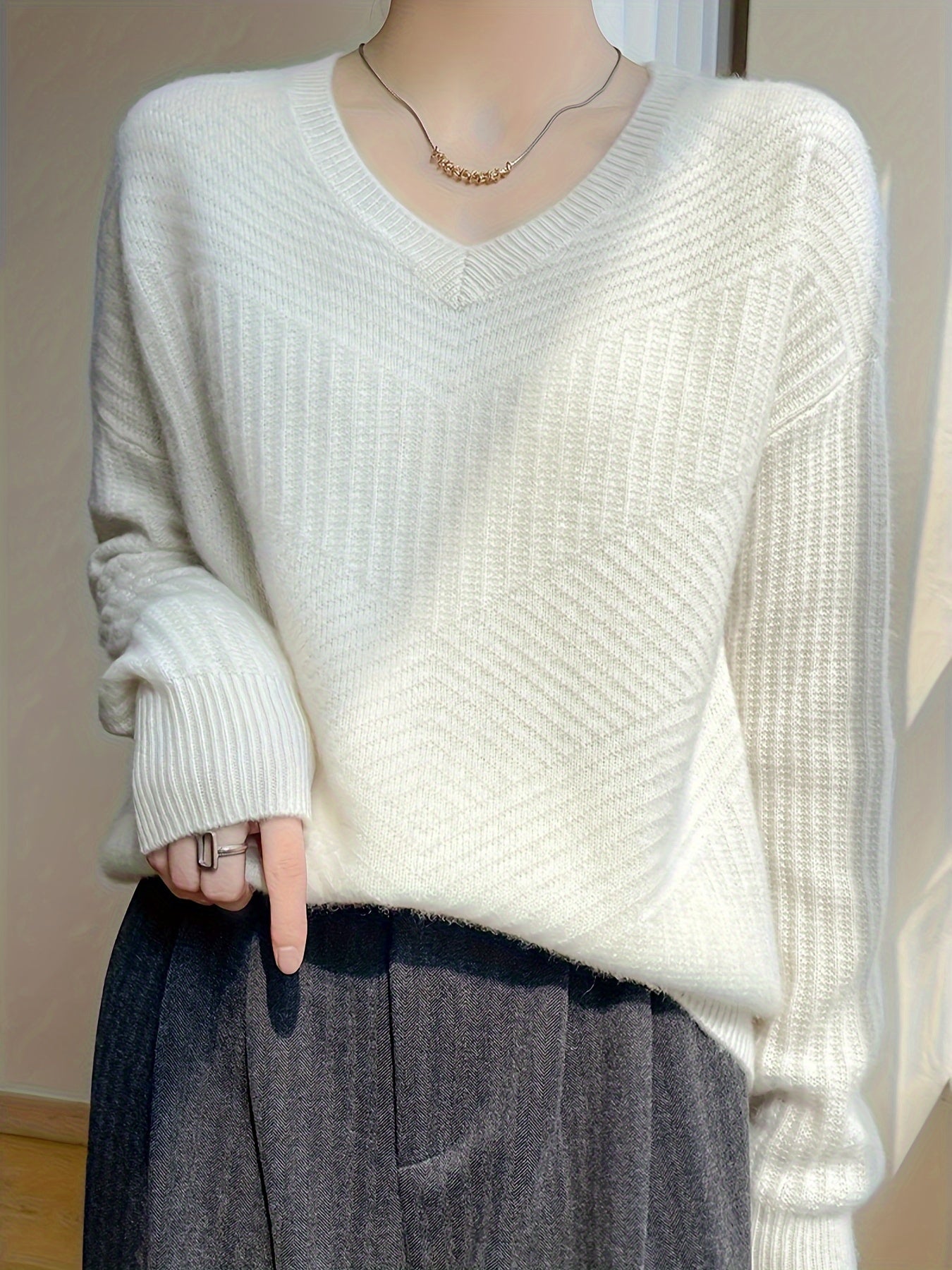 WW | V-WW | 100% Wool Solid Color Sweater for Women - Perfect for Everyday