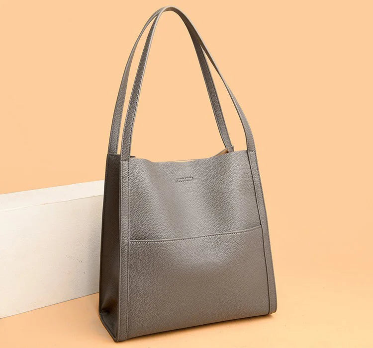 – Plain shoulder bag made of genuine leather