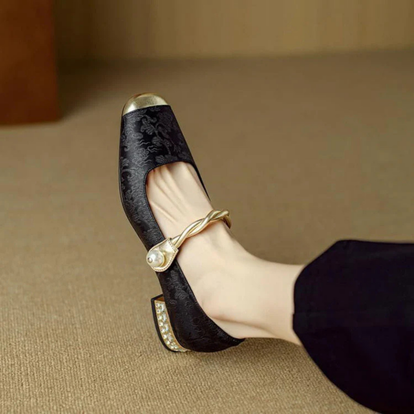 Elva Pumps with Pearl Detail - Black