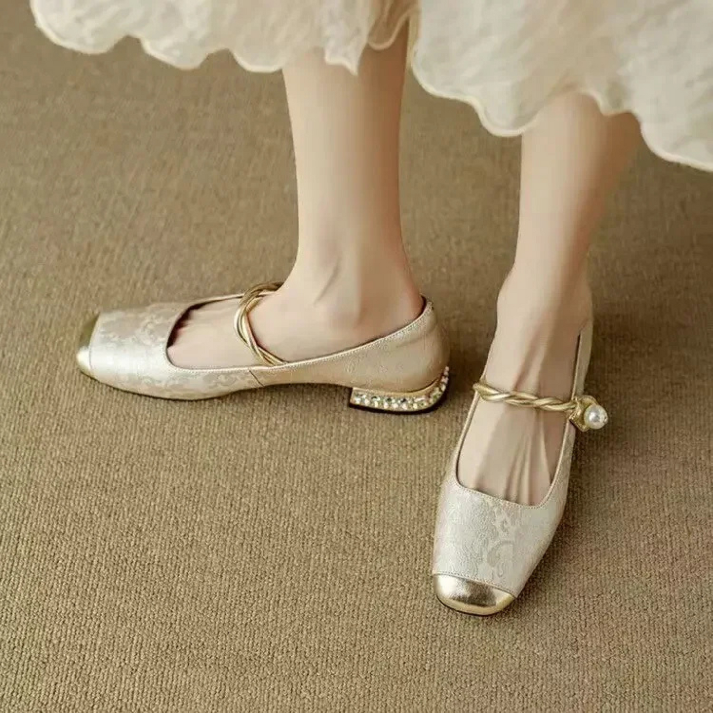 Elva Pumps with Pearl Detail - Beige