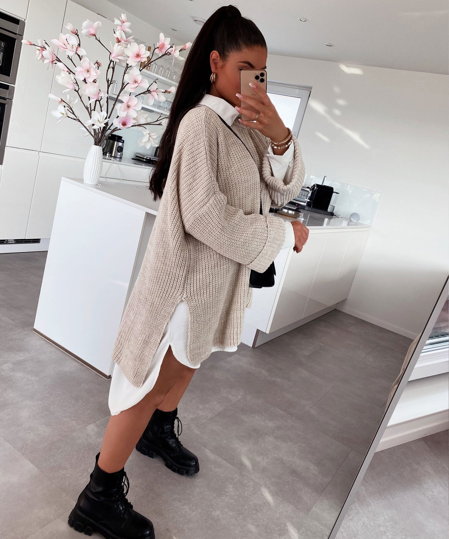 WW | Cozy oversized knit sweater in soft beige