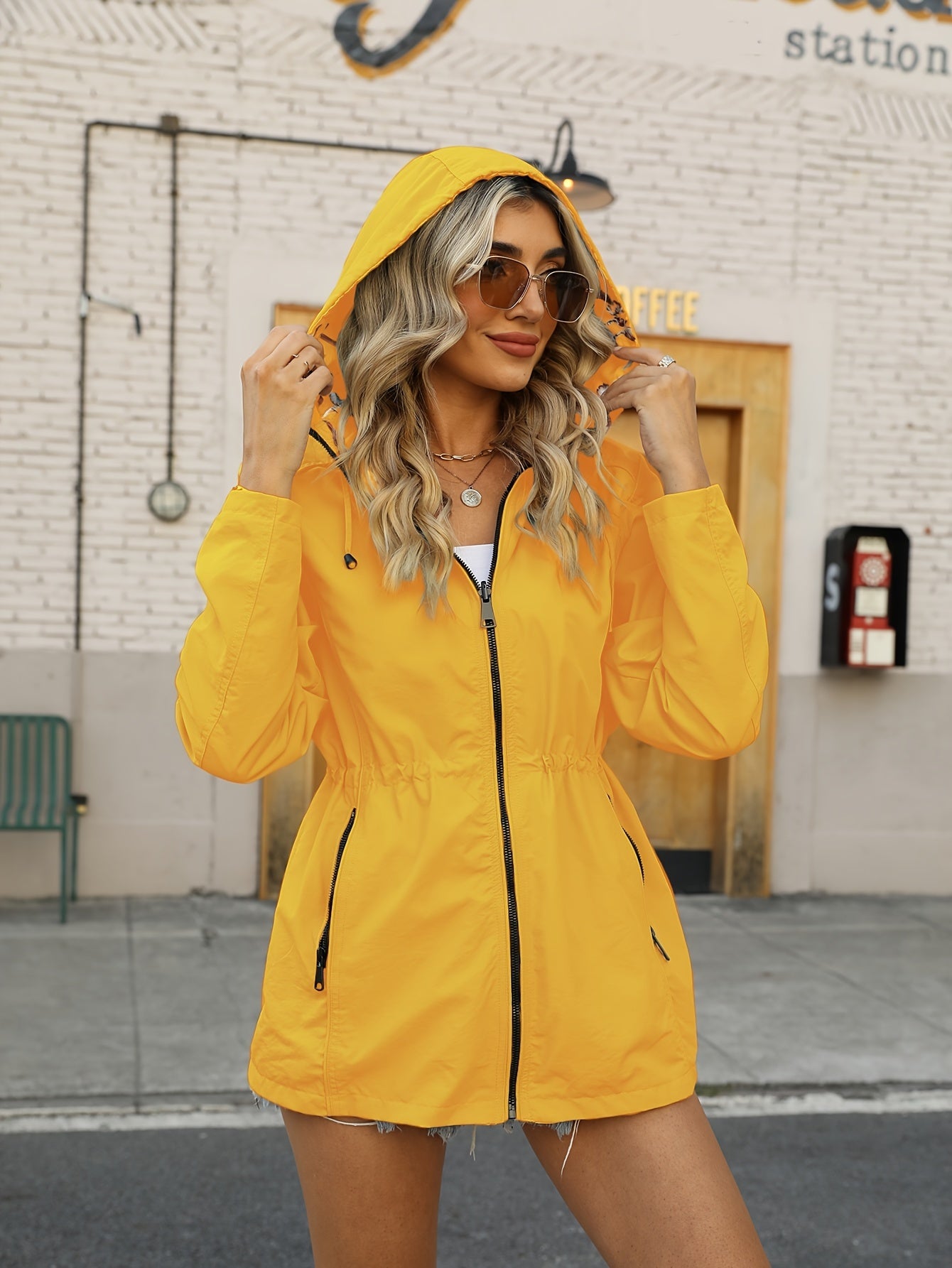 WW | Sommerjacke mit Kapuze und floralem Druck