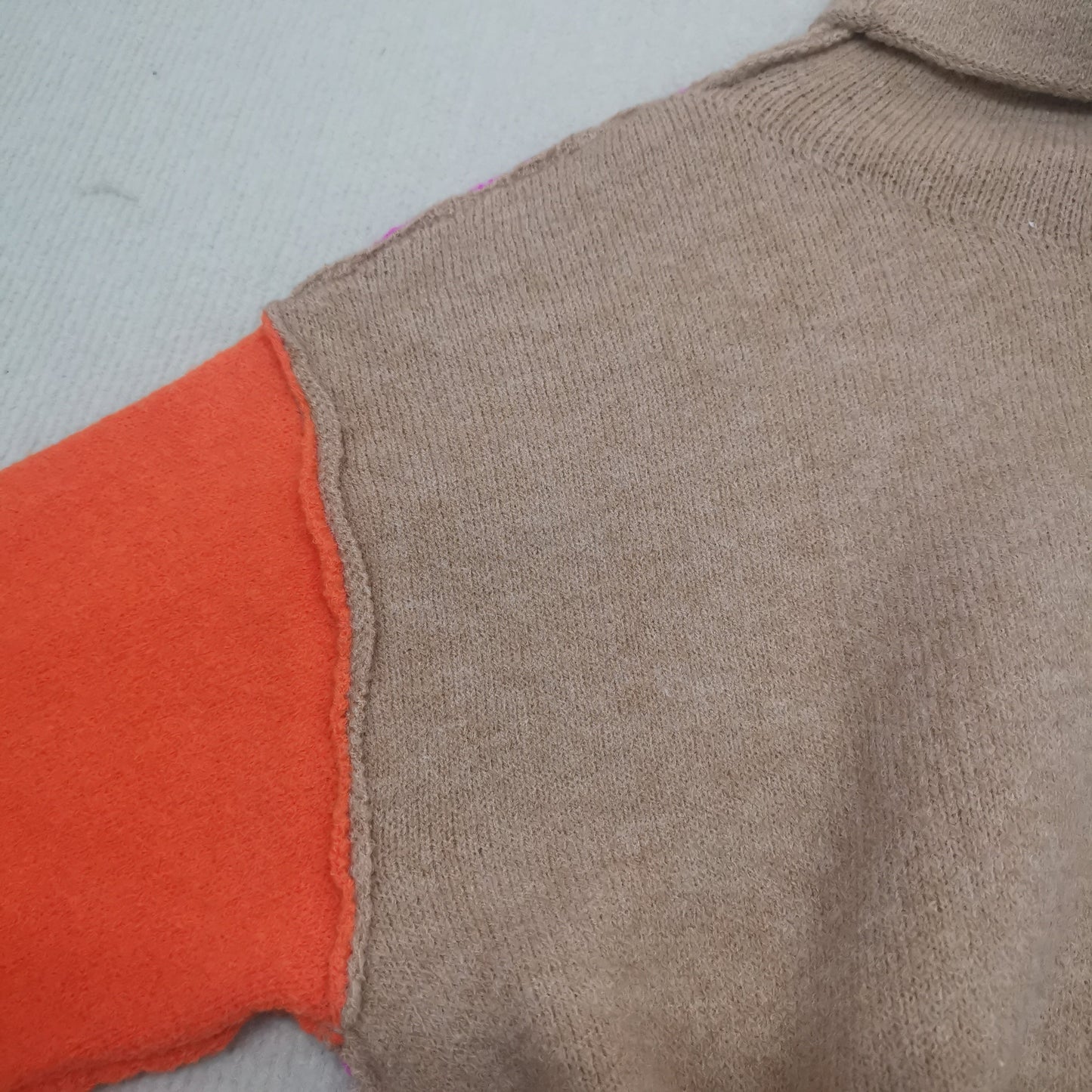 Wunderschöner Farbblock-Pullover