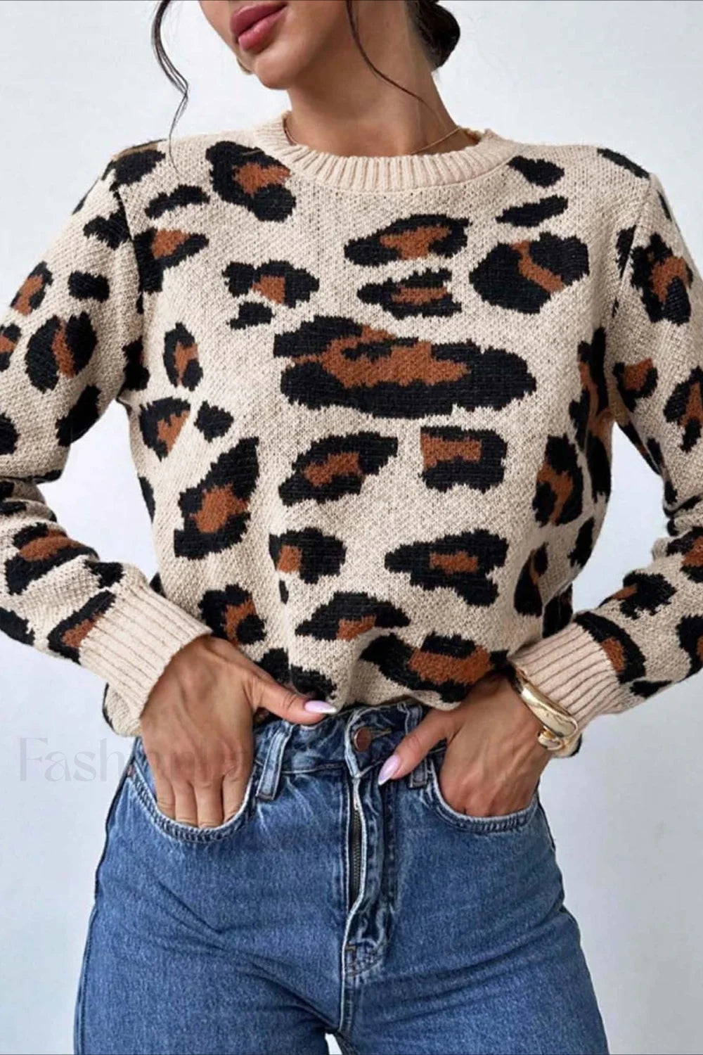 WW | Stylish sweater with color blocking, leopard print, and round neckline