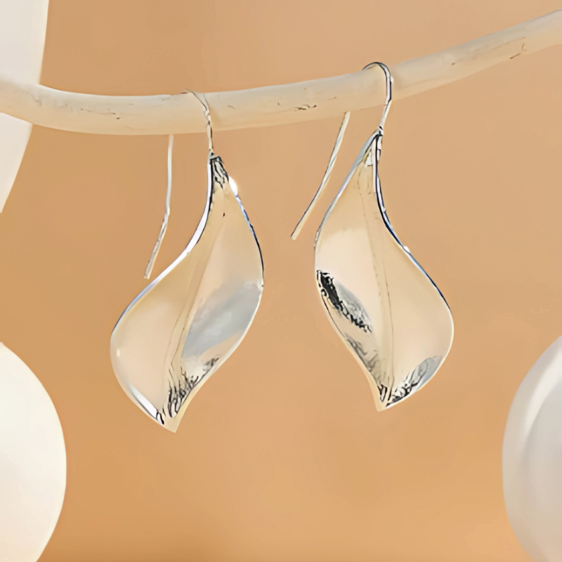WW | Leaf-shaped Sterling Silver Vintage Earrings