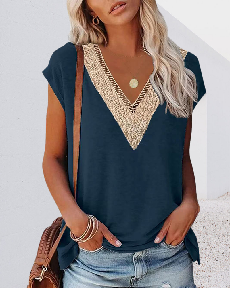 WW | T-Shirt mit V-Ausschnitt und Spitze